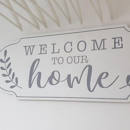 Near Liverpool Double Bedroom Hideaway Wirral Bagian luar foto