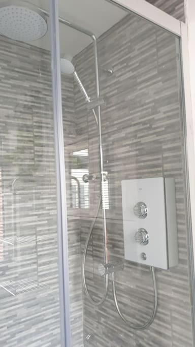 Near Liverpool Double Bedroom Hideaway Wirral Bagian luar foto
