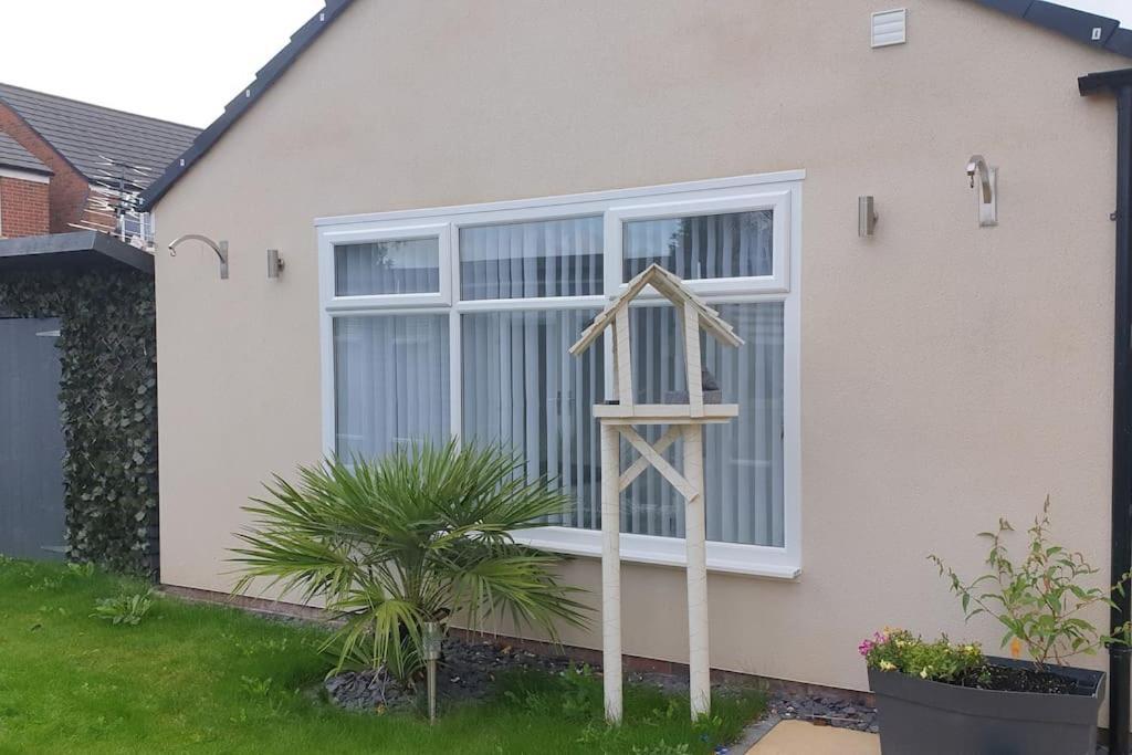 Near Liverpool Double Bedroom Hideaway Wirral Bagian luar foto