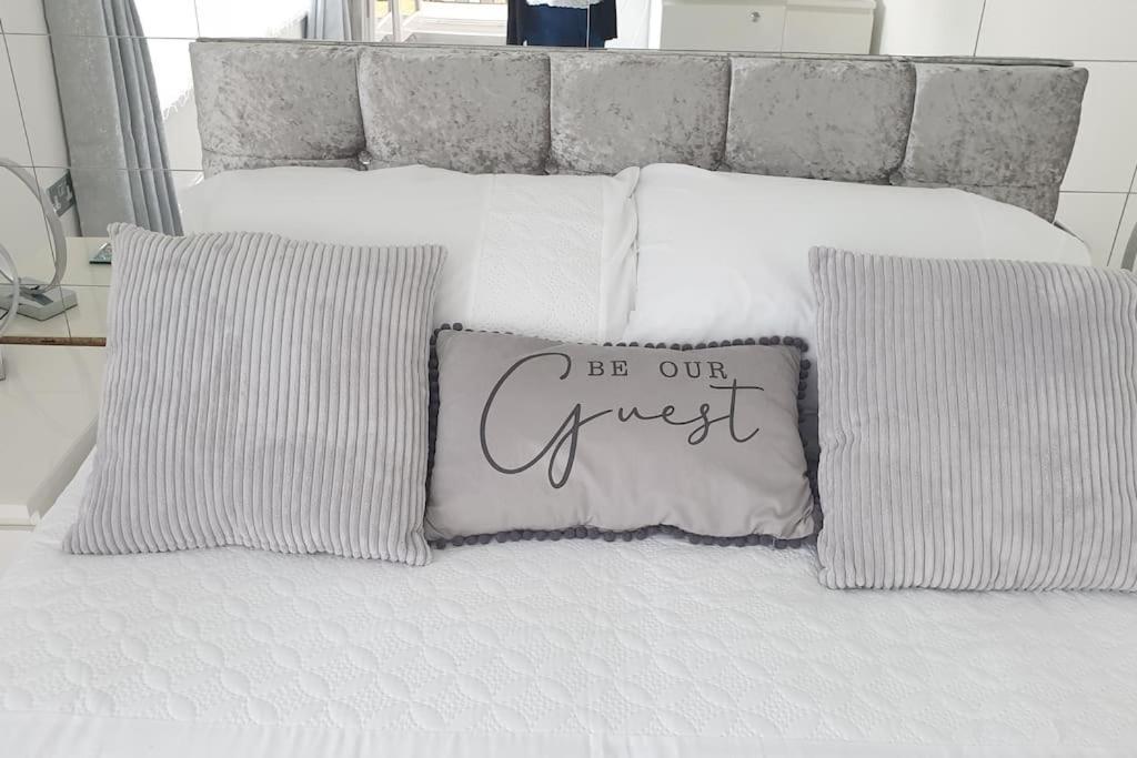 Near Liverpool Double Bedroom Hideaway Wirral Bagian luar foto