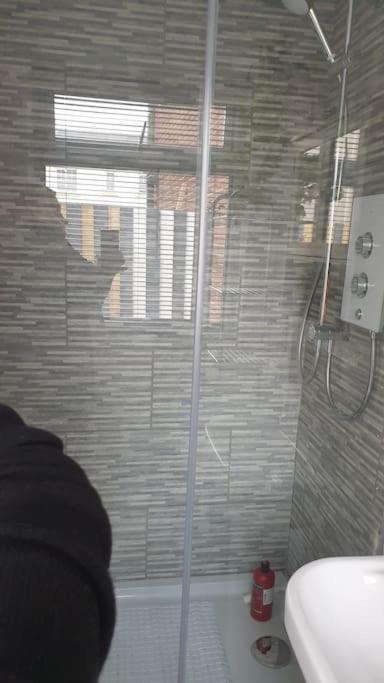 Near Liverpool Double Bedroom Hideaway Wirral Bagian luar foto
